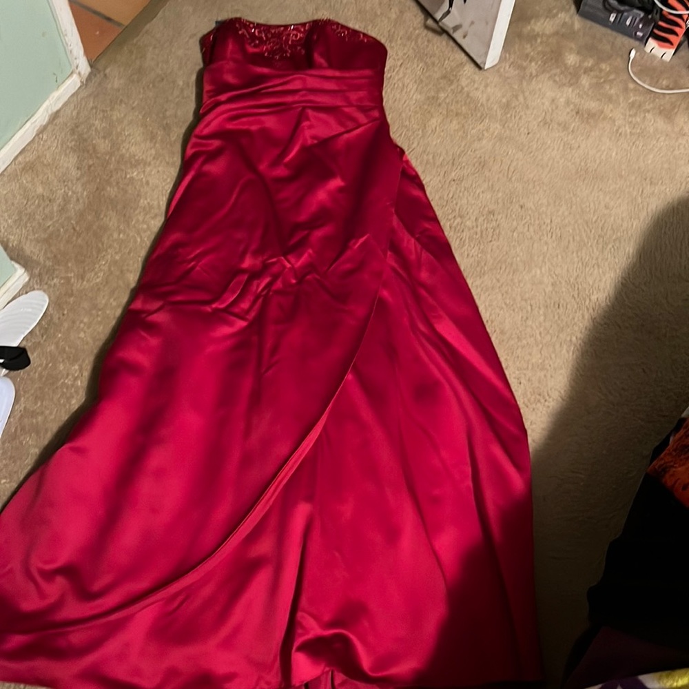 Apple red David’s Bridal Bridesmaid dress 👗